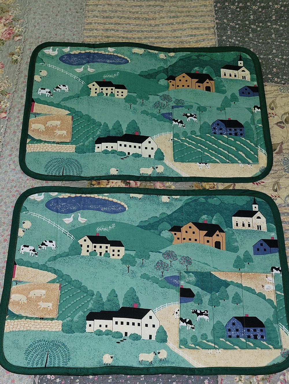 1992 Fabric Traditions Country Farm Placemats Set of 2 Quilted Pocket Cottage